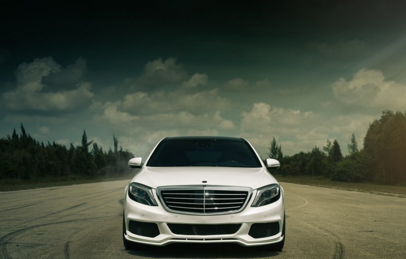 Белый Mercedes-Benz s550