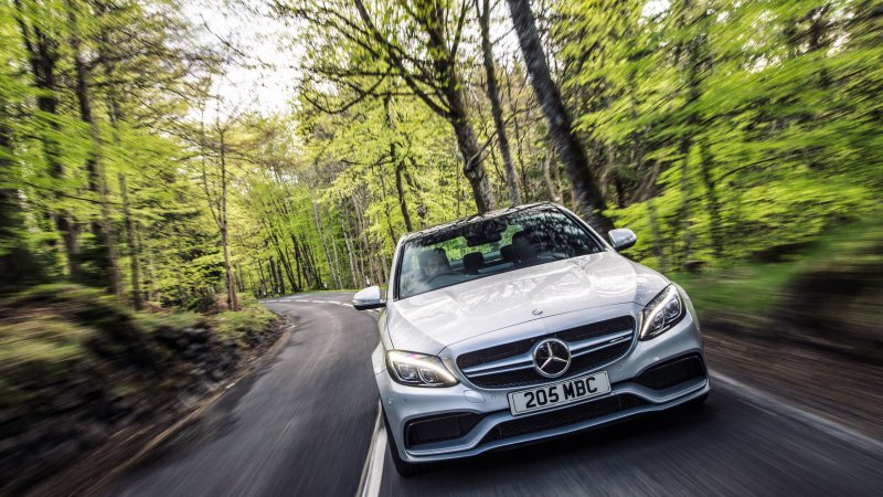 Автомобиль Mercedes-Benz c63 s