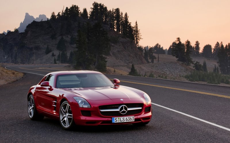Мерседес Бенц SLS AMG красный