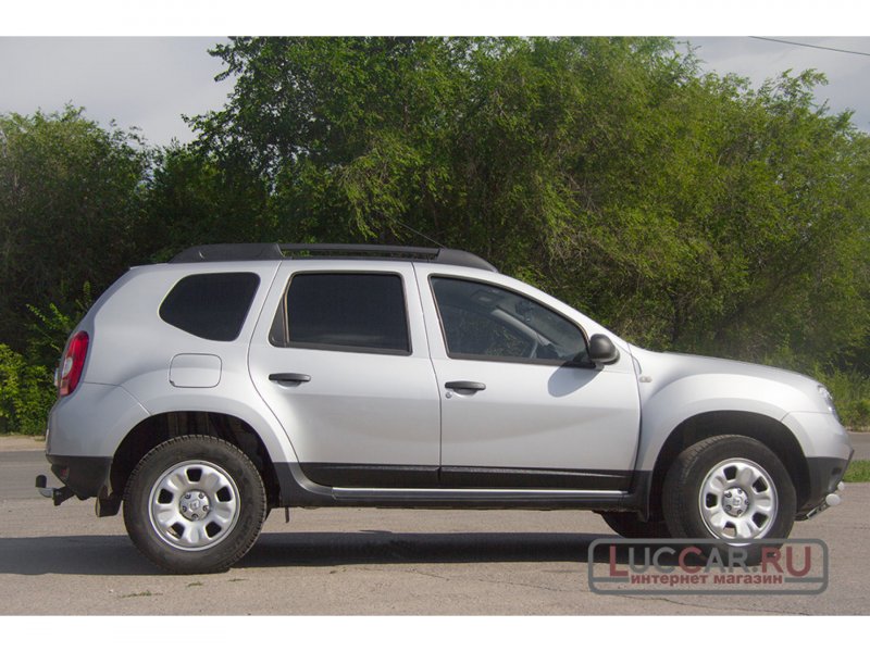 Renault Duster молдинги на двери