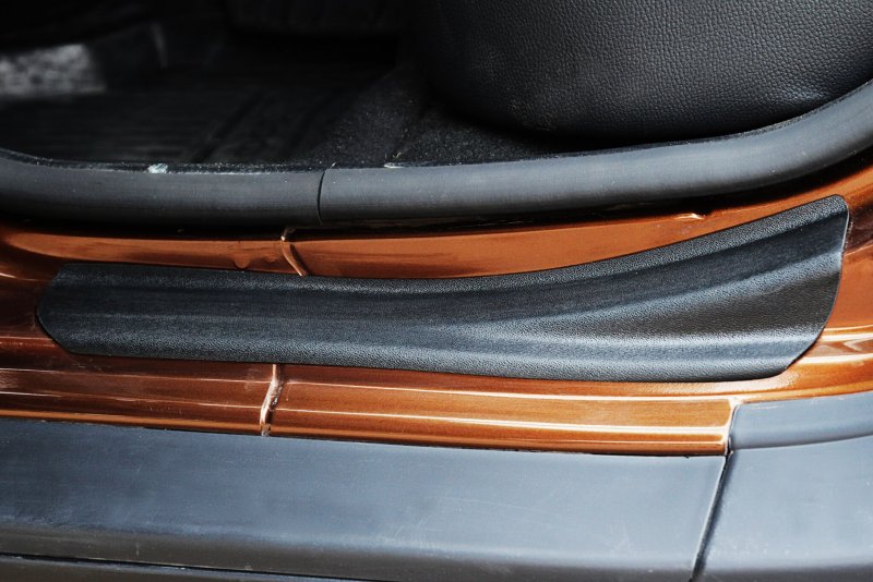 Накладки внутренних порогов Renault Duster 2