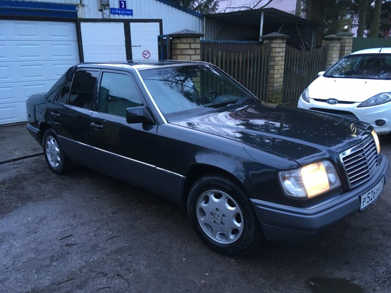 Мерседес Бенц w124 е220