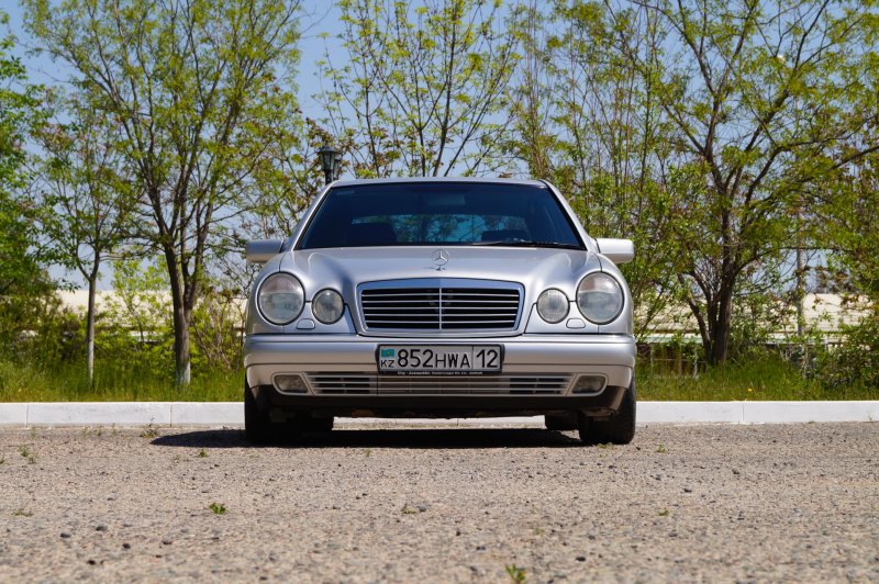Мерседес Ешка 210