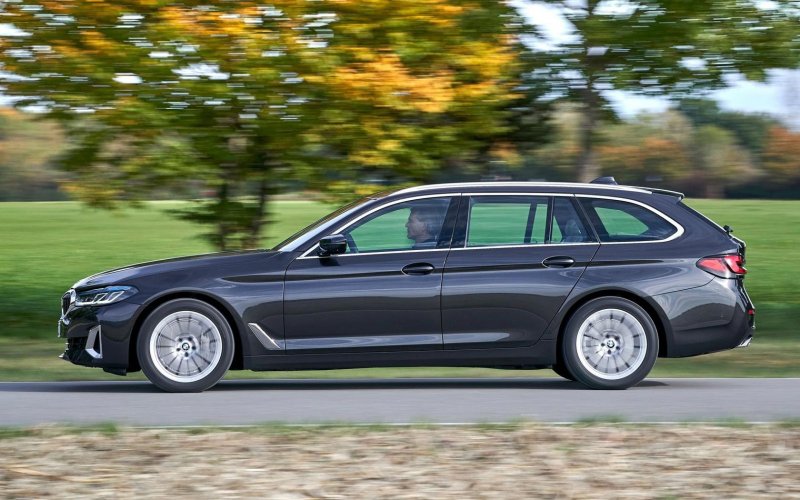 BMW 5 Series Touring 2021