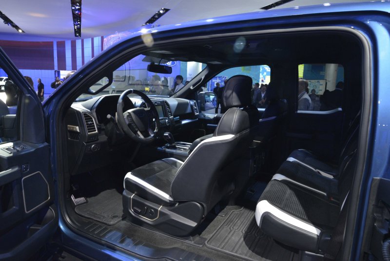 Ford f-150 SVT Raptor Interior