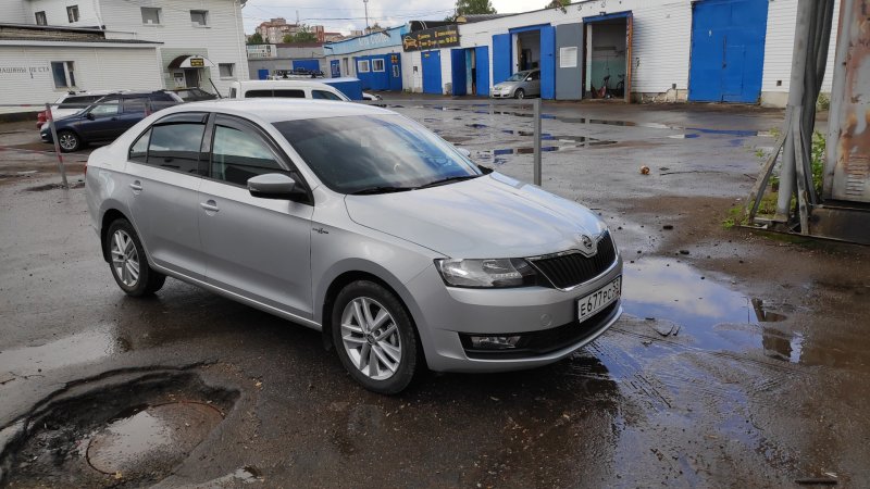 Шкода Рапид 2014г серая