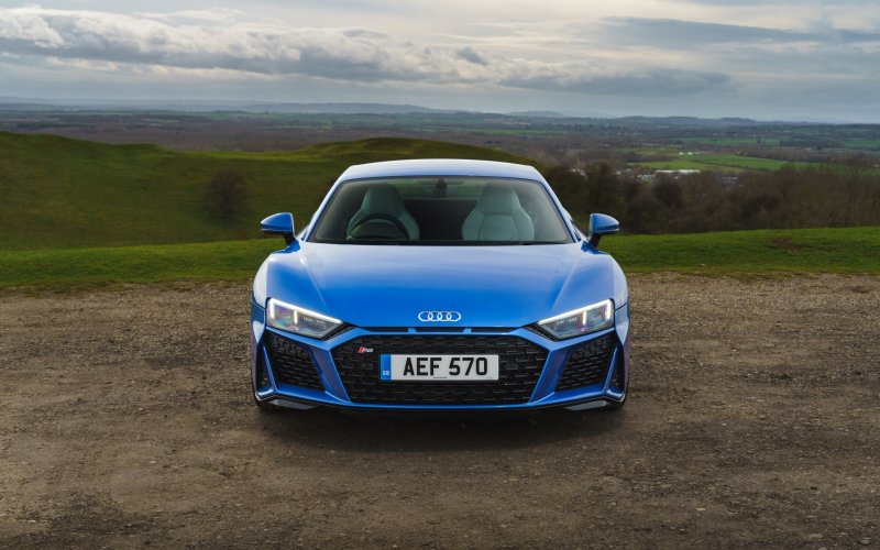 Ауди спорткар r8
