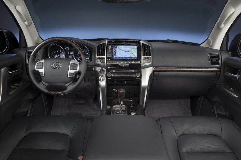 Toyota Land Cruiser 200 салон