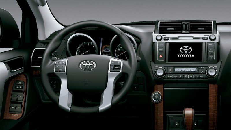 Toyota Land Cruiser Prado 2016 салон