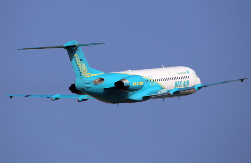 Fokker 100 самолет