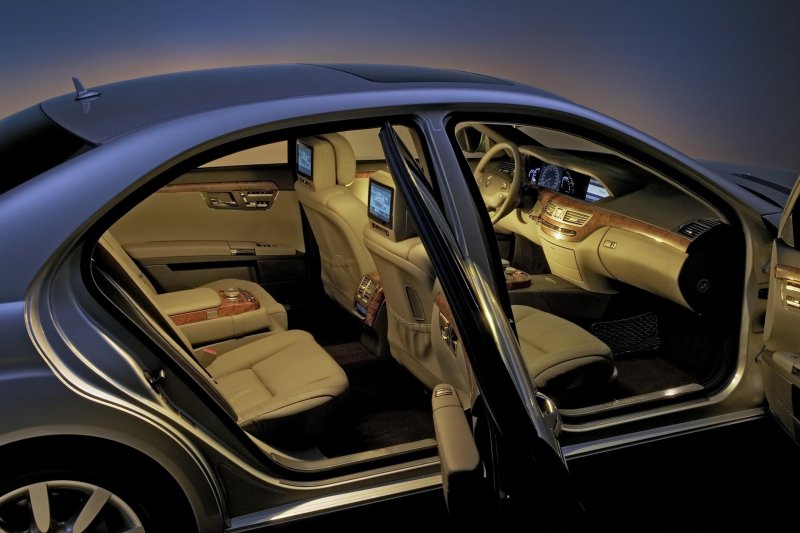 Салон машины Мерседес s500