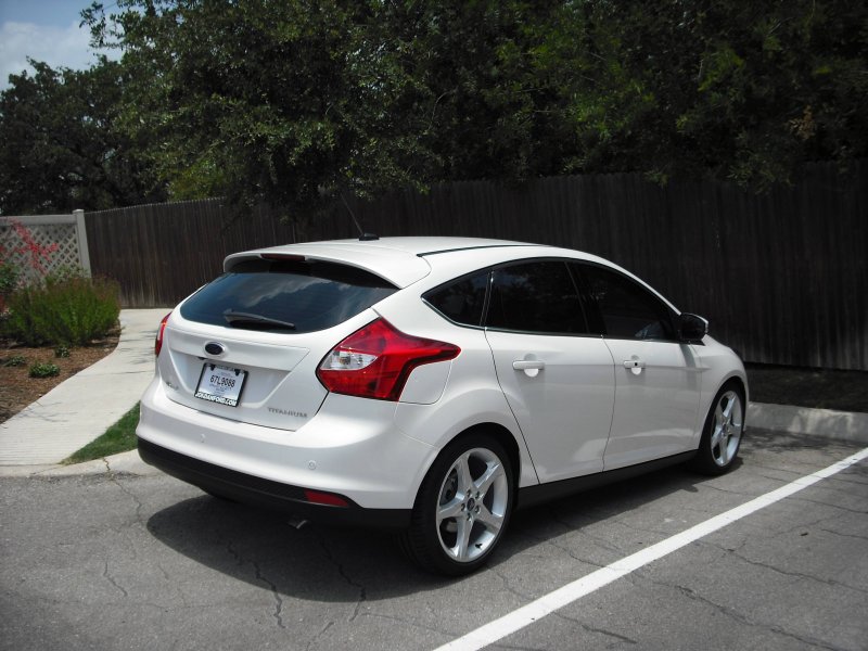 Ford Focus 3 седан белый