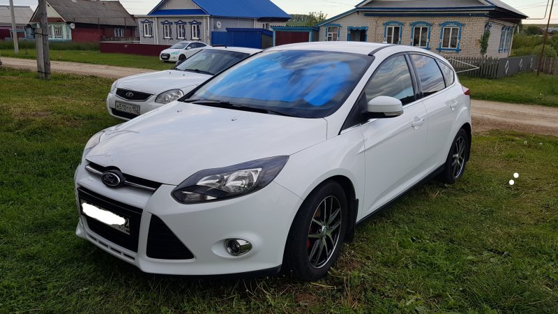 Ford Focus 2 белый седан 2011