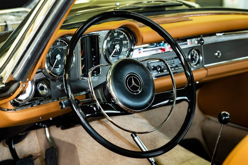 Mercedes-Benz 230 SL