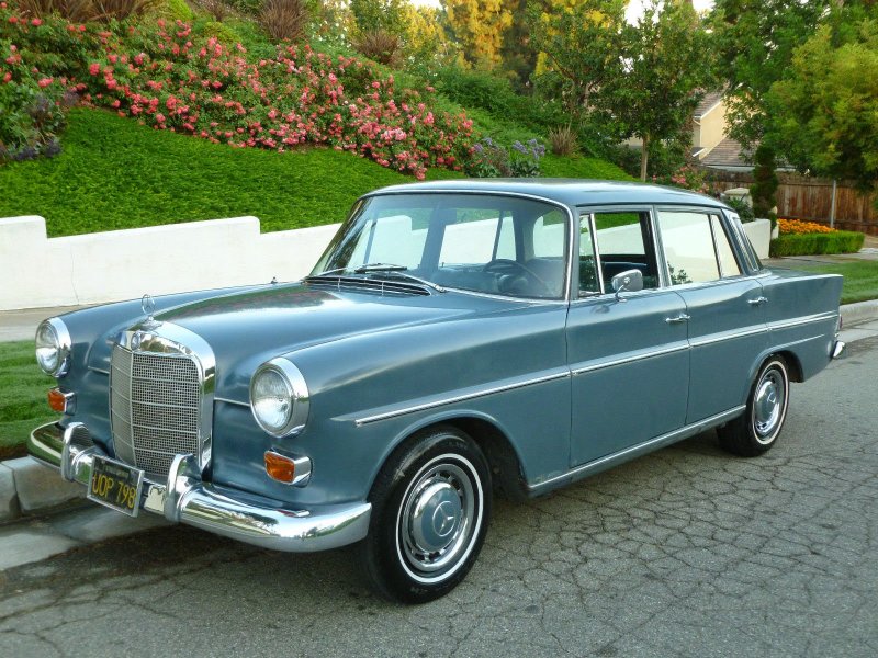 Mercedes w123 230