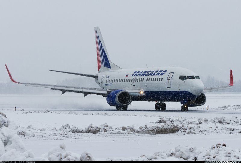 Boeing 737 524 компании UT