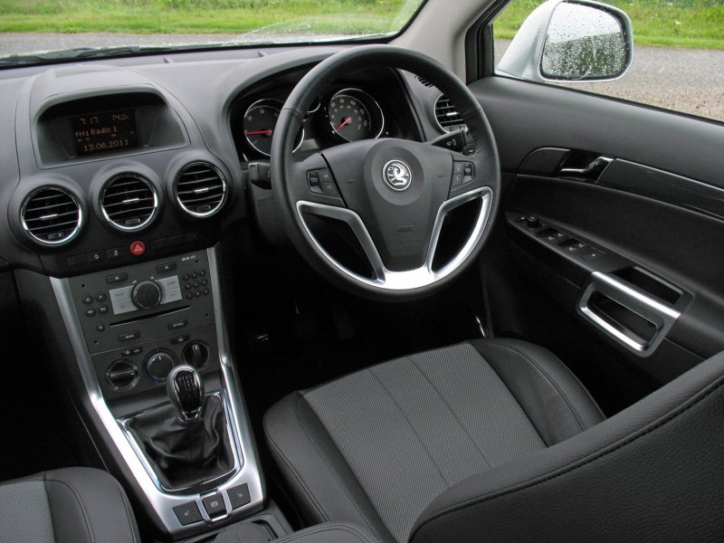 Opel Antara 2012 интерьер