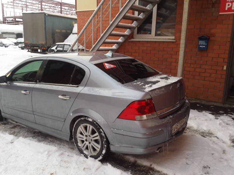 Opel Astra h седан спойлер