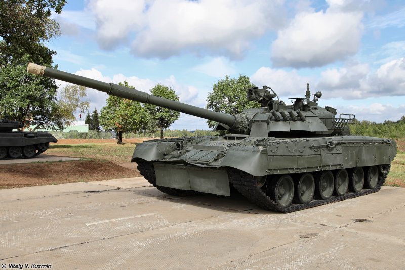 Танк т-80уе-1