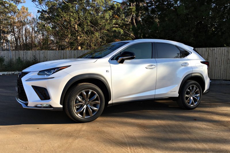 Лексус кроссовер NX 300