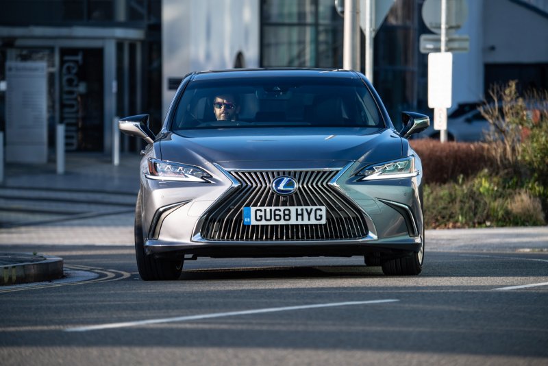 Lexus NX 300 белый