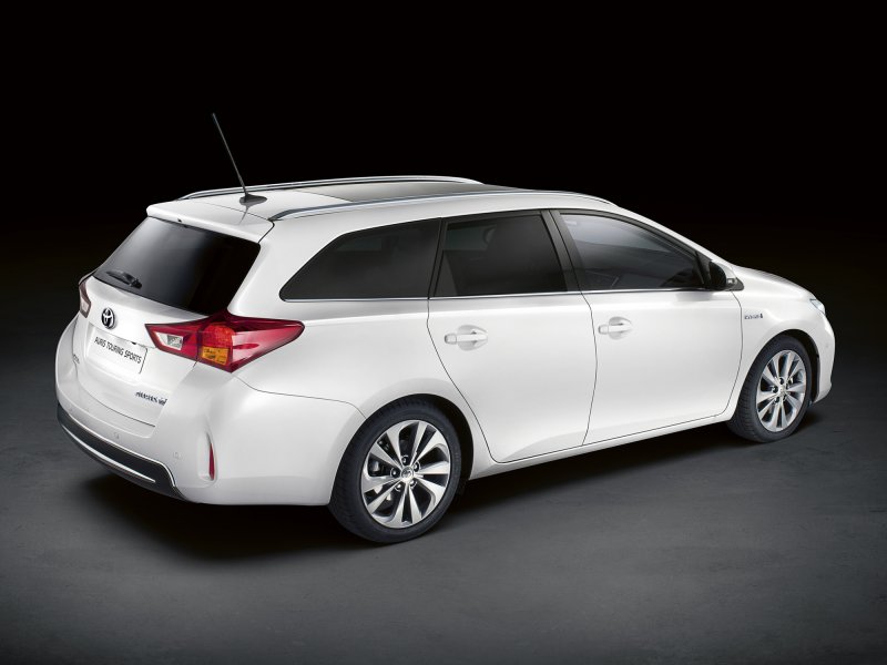 Универсал Toyota Auris Touring