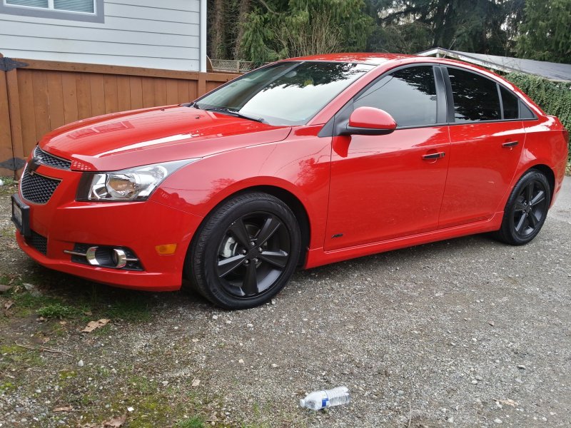 Chevrolet Cruze красный
