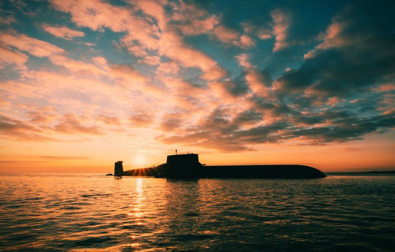 Подводная лодка в море
