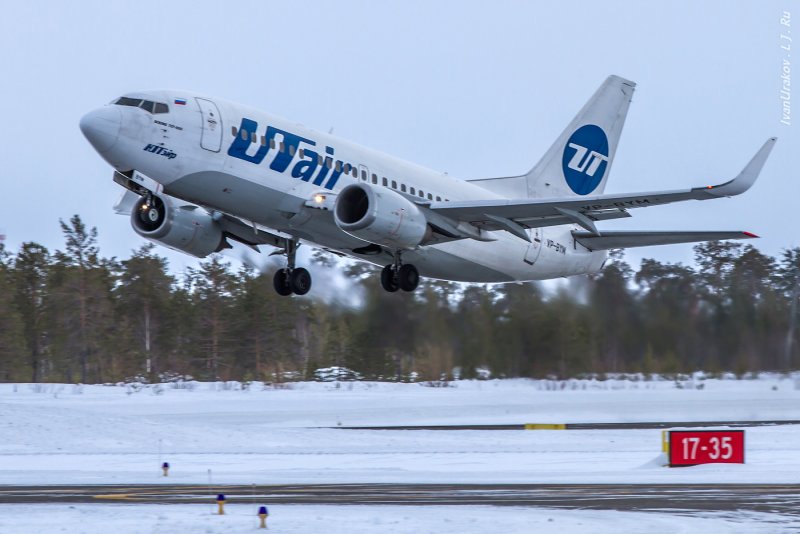 Самолет ЮТЭЙР Боинг 737