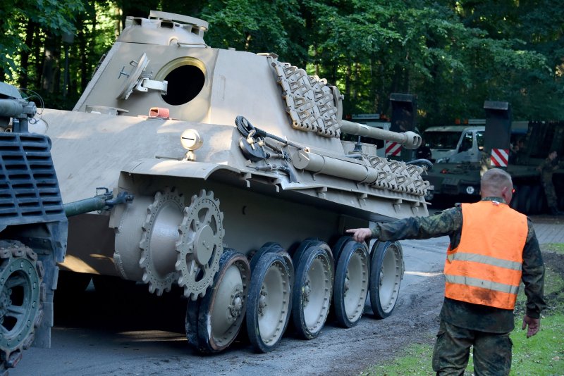 Танк пантера в подвале