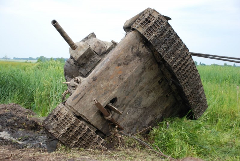 Заброшенный танк т34 в Ленобласти
