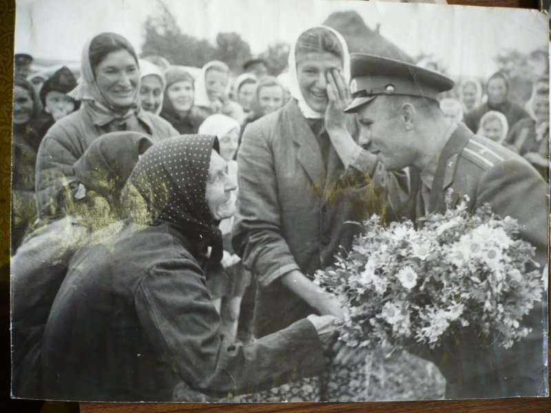 Встреча Гагарина после приземления