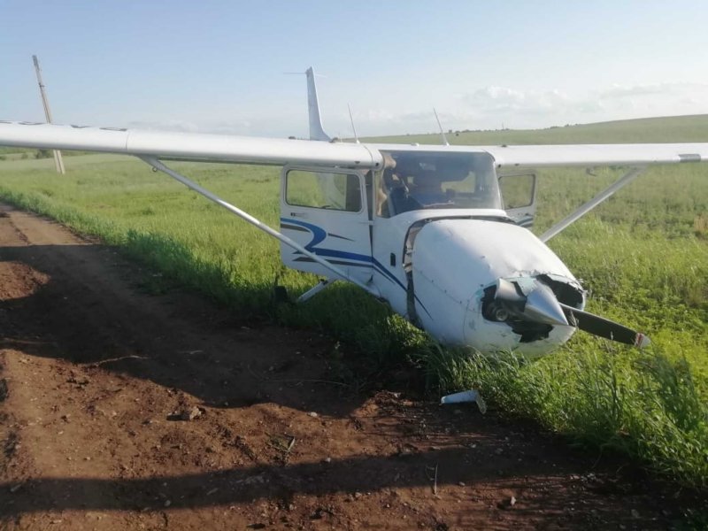 Легкомоторный самолет с посадкой на воду