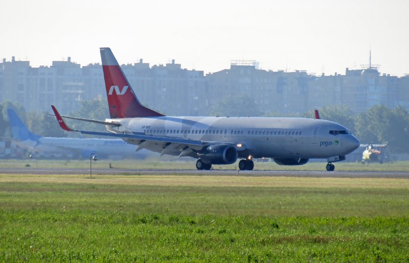 Самолет Боинг 737 800 ред Вингс