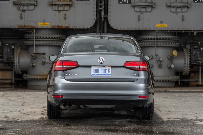 Volkswagen Jetta 2016 зад
