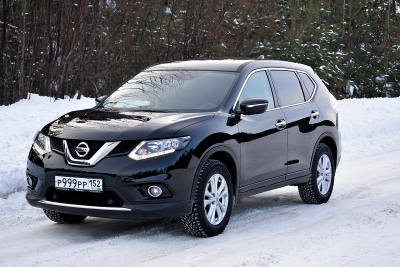 Nissan x-Trail черный