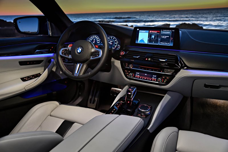 BMW 5 f90 салон