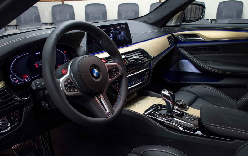 BMW M f90 салон