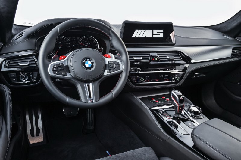 BMW m5 Competition салон
