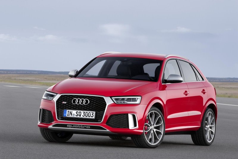 Audi q3 красная