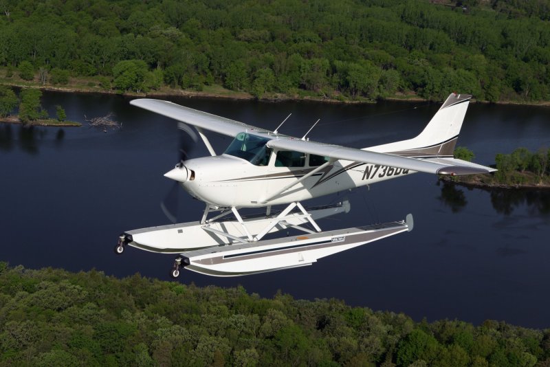 Легкомоторный самолет Cessna 172