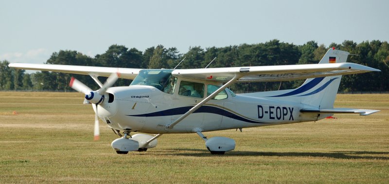 Cessna 172s кабина