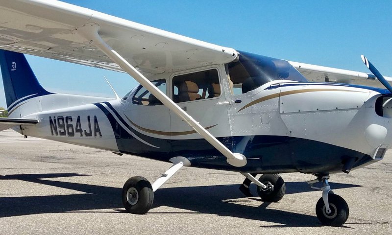 Cessna-172 RG самолет