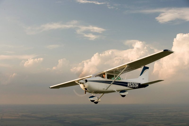 Самолет Cessna 172
