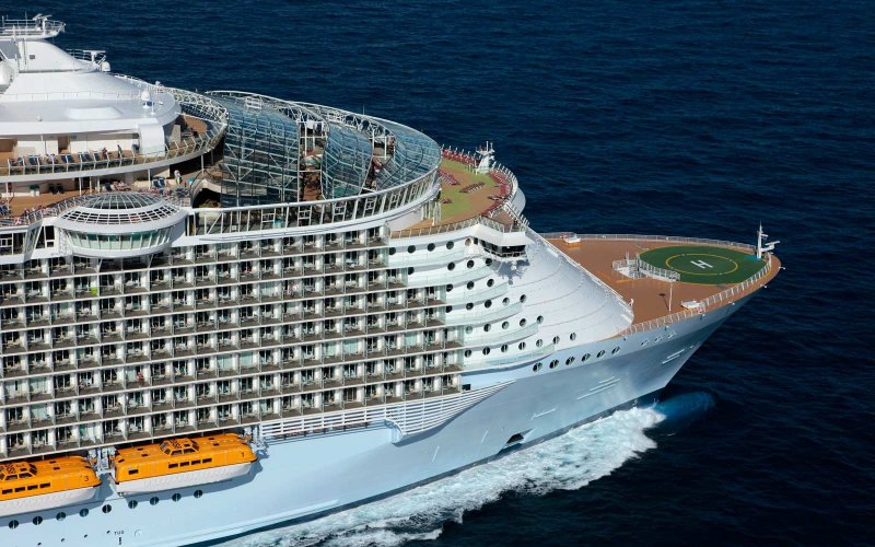 Круизный корабль "Allure of the Seas"