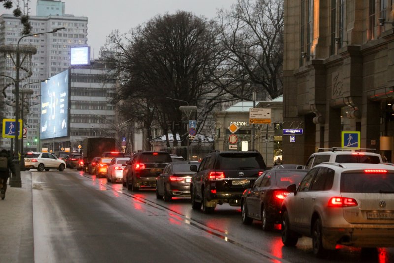 Машины на улицах Москвы