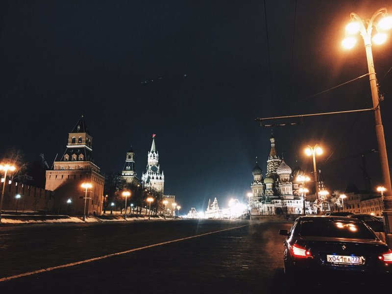 Ночная Москва зимой из машины