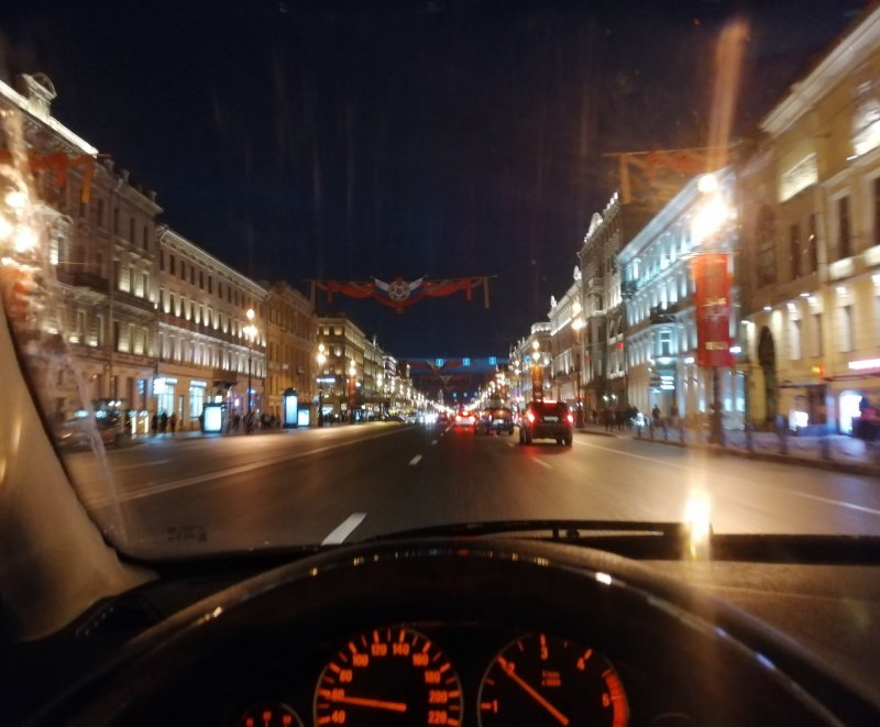 Ночной город вид из машины