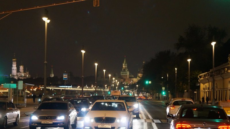 Вечерняя Москва из окна автомобиля