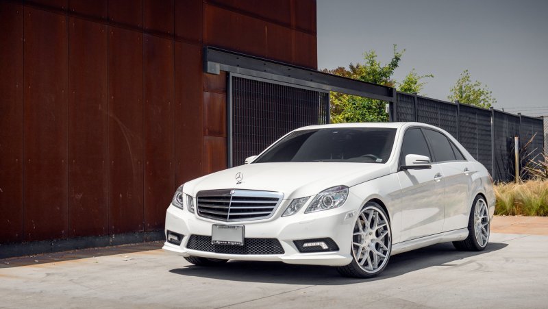 Mercedes Benz e class w212 белая